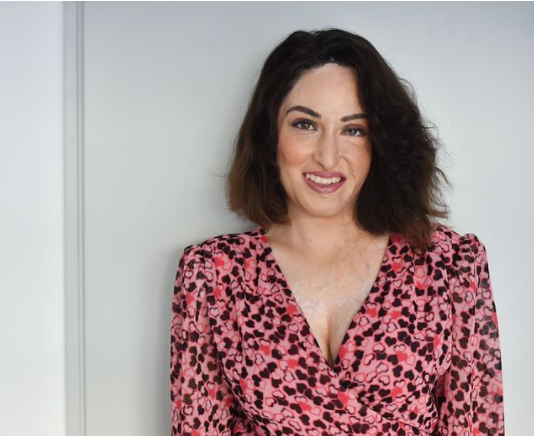 Η Ιωάννα Παλιοσπύρου ποζάρει στο instagram χαμογελαστή και μακιγιαρισμένη