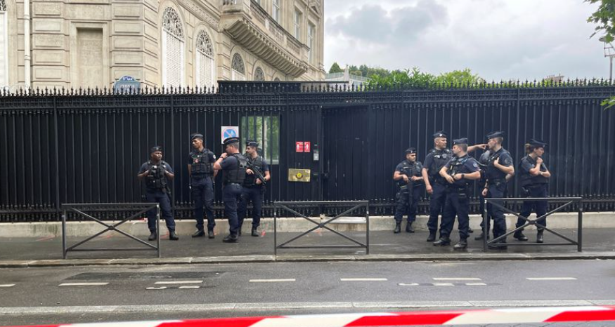 Φρουρός ασφαλείας σκοτώθηκε στην πρεσβεία του Κατάρ στο Παρίσι