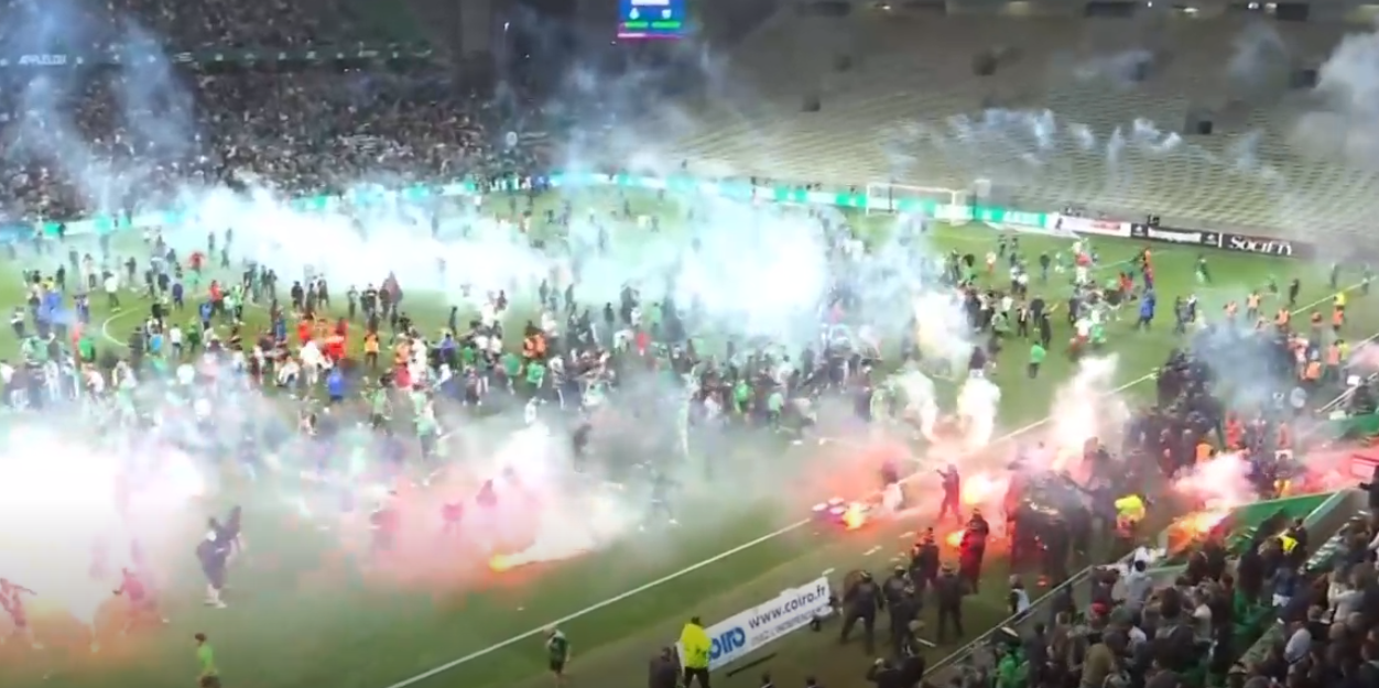 Υποβιβάστηκε η Σεντ-Ετιέν-Σοβαρά επεισόδια μετά το τέλος της αναμέτρησης (vid)