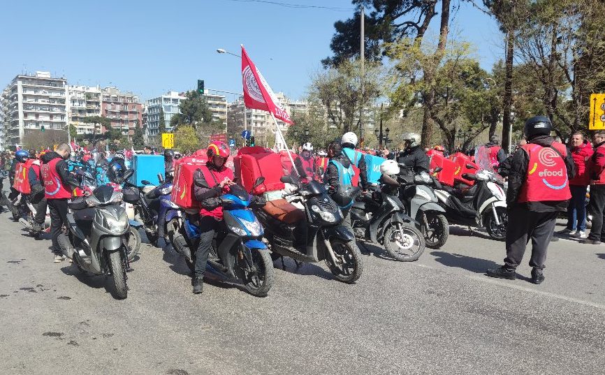 Θεσσαλονίκη: Διαμαρτυρία για τον θάνατο του διανομέα σε τροχαίο