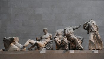 Μενδώνη για Βρετανικό Μουσείο: Ανιστόρητοι οι ισχυρισμοί ότι τα Γλυπτά του Παρθενώνα ήταν στα ερείπια