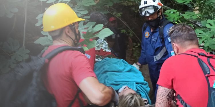 Κρήτη: Τεράστια επιχείρηση διάσωσης στα 2.000 μ. στα Λευκά Όρη – Τραυματίστηκε τουρίστρια