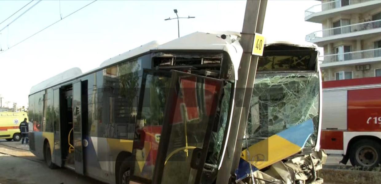 Τροχαίο στην παραλιακή στον Άλιμο: “Δεν έπιασαν τα φρένα” είπε ο οδηγός