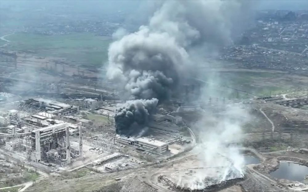 Μαριούπολη: Ρώσοι χτύπησαν αυτοκίνητο που απομάκρυνε αμάχους – Ένας μαχητής νεκρός