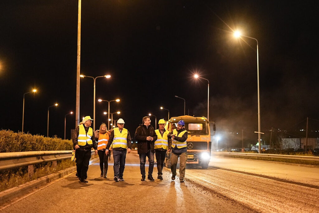 Η Περιφέρεια Κ. Μακεδονίας συνεχίζει τις εργασίες ασφαλτόστρωσης στον Περιφερειακό κατά τις νυχτερινές ώρες