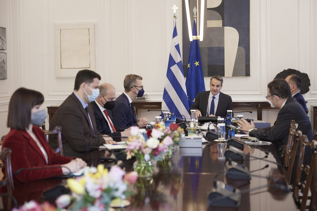 Μετά το Νταβός, ανασχηματισμός