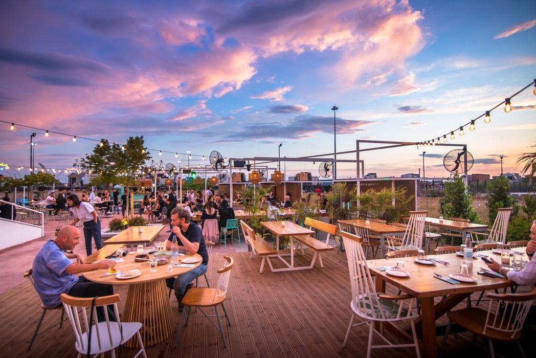 Kokonat Bay: Έτοιμοι για το πιο καλοκαιρινό μέρος με “Καλιφορνέζικη” διάθεση!