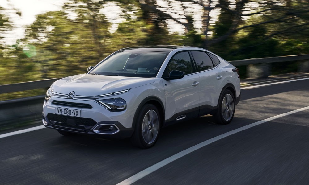 Η Citroen αποκάλυψε τα νέα e-C4X και C4X