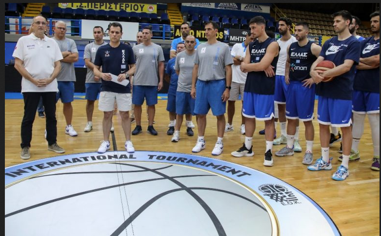 Νέα Εθνική νέες ιδέες στο παρκέ