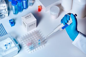 Έρευνα: Η προσωρινή διακοπή του φαρμάκου μεθοτρεξάτη διπλασιάζει τα αντισώματα μετά τον εμβολιασμό για Covid-19