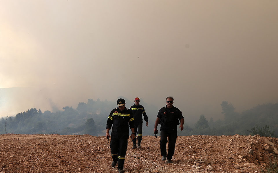 Σε εξέλιξη πυρκαγιά κοντά στην αρχαία Κόρινθο