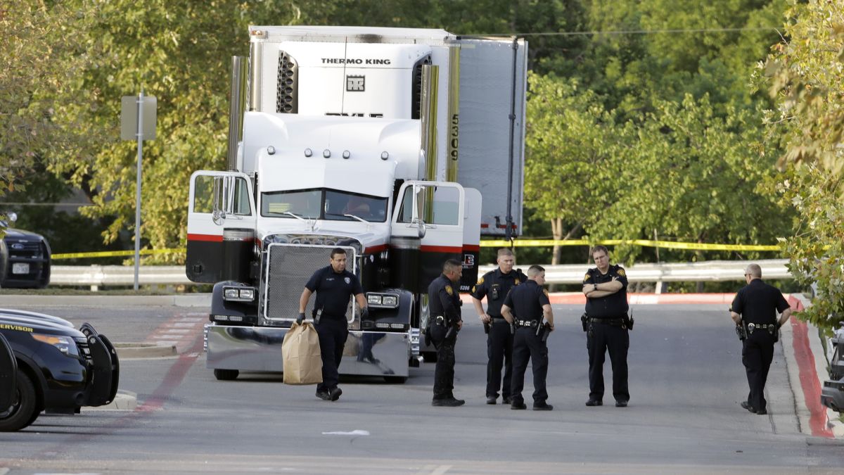 ΗΠΑ: Δεκάδες πτώματα βρέθηκαν μέσα σε νταλίκα στο Τέξας