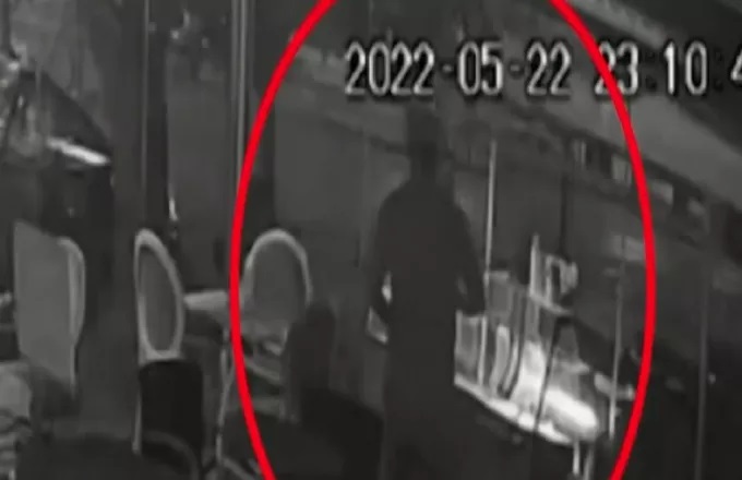 Θεσσαλονίκη: Άδειασαν το ταμείο ζαχαροπλαστείου και φεύγοντας πήραν και… παγωτό (ΒΙΝΤΕΟ)