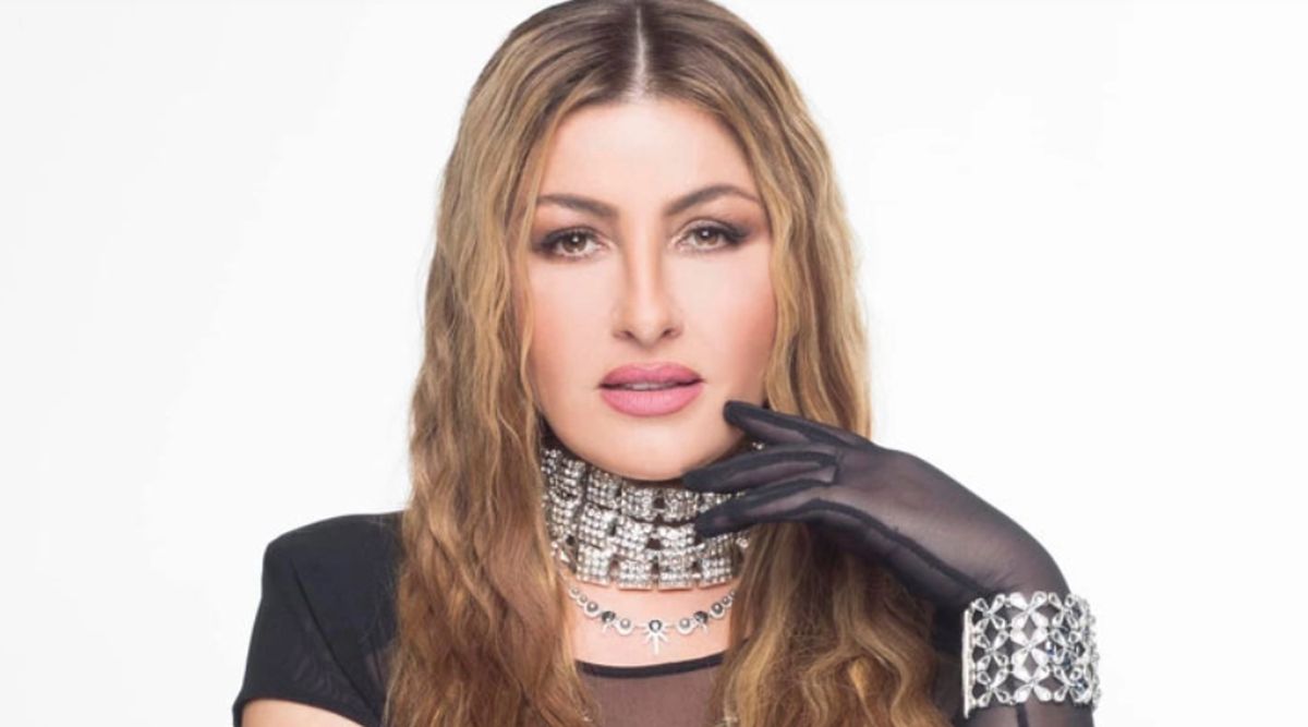 Έλενα Παπαρίζου: «Τα Χριστούγεννα είναι δύσκολη εποχή γιατί έχασα τον πατέρα μου» (Video)