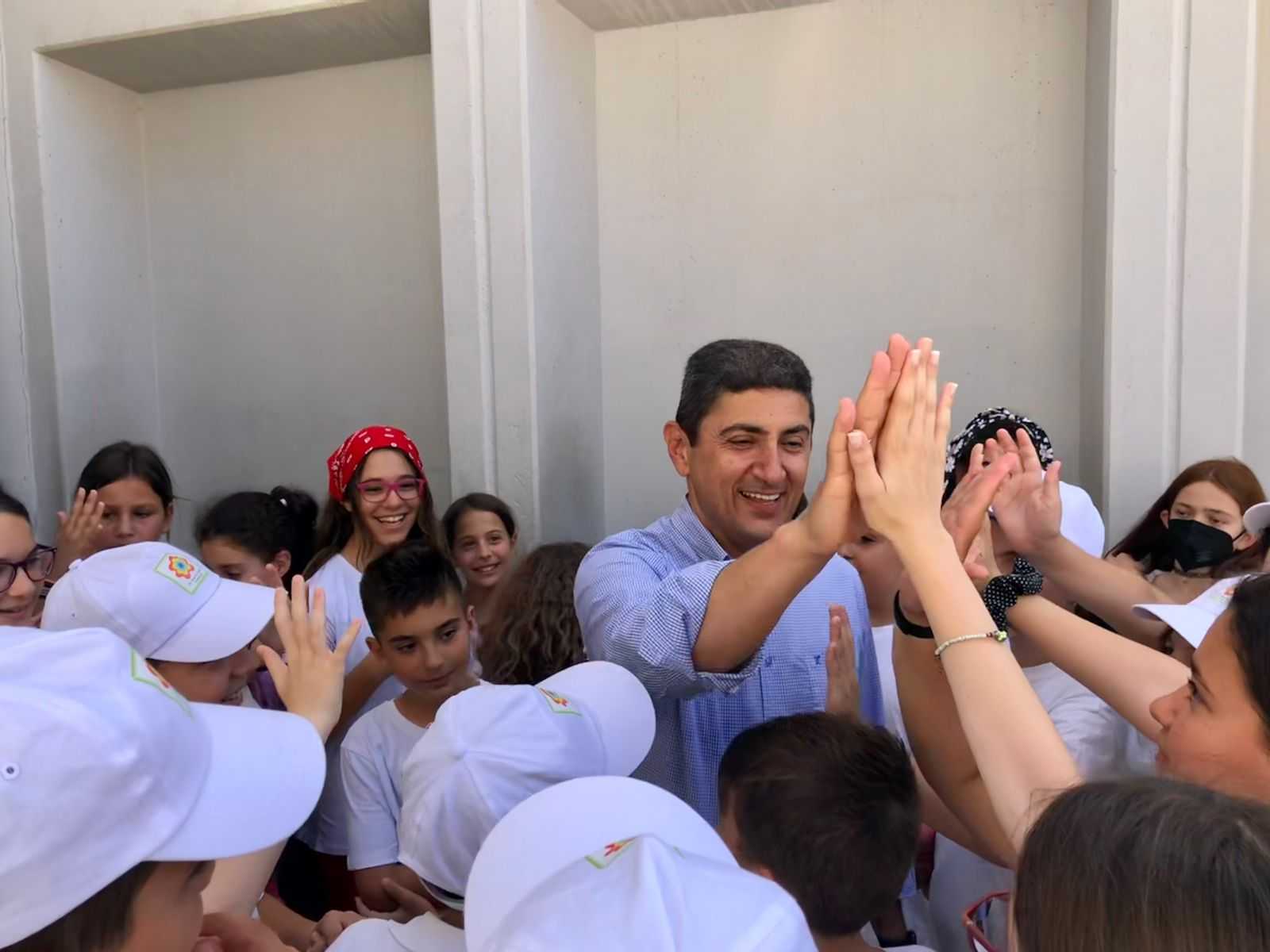 Καλαμαριά: Επίσκεψη Λ. Αυγενάκη σε μικρούς μαθητές