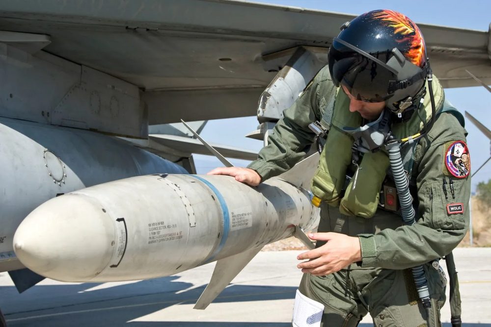 «Γκάζι» στα εξοπλιστικά