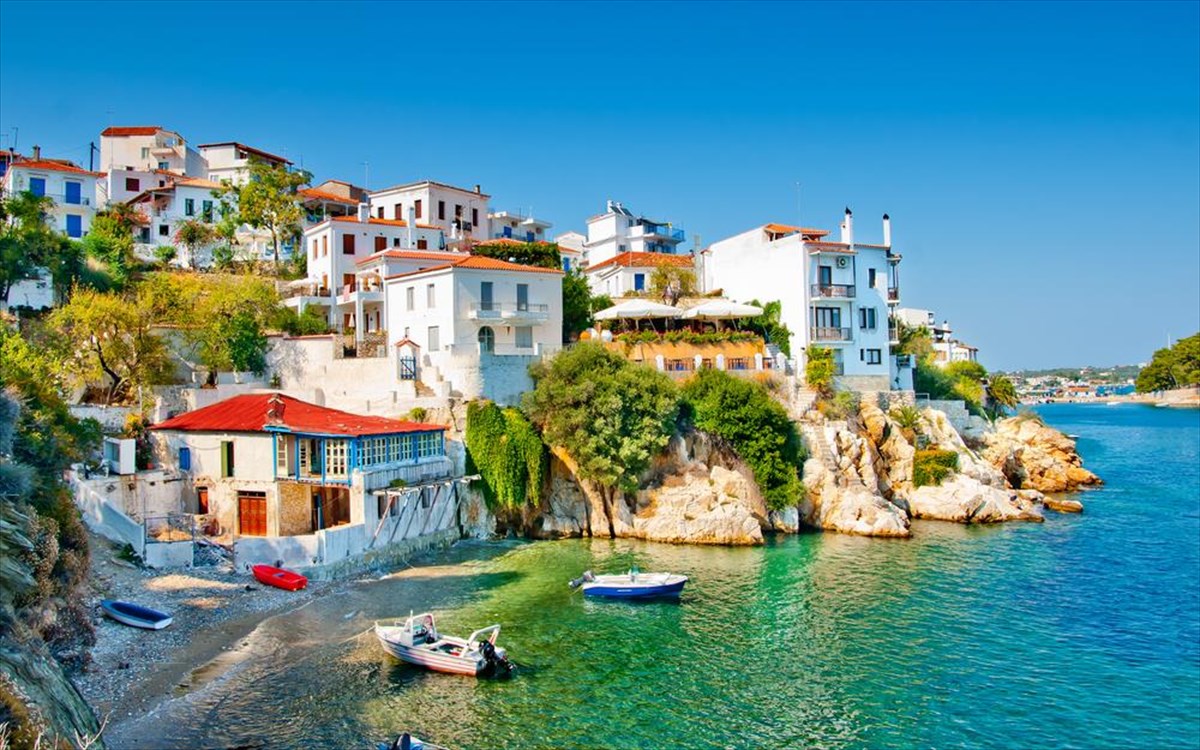 Σκιάθος: Το νησί των Σποράδων που κάνει πραγματικότητα την επέκταση της τουριστικής περιόδου