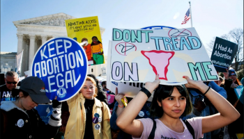 Απόφαση σοκ στις ΗΠΑ: Το ανώτατο δικαστήριο καταργεί το δικαίωμα στην άμβλωση