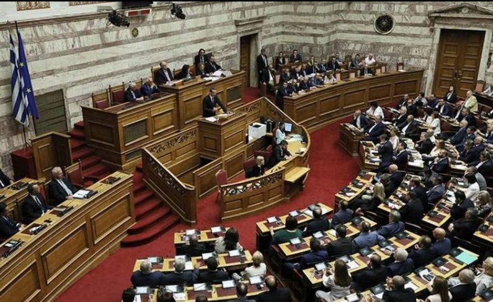 Βουλή: Εγκρίθηκε το νομοσχέδιο για τα μισθολόγια των ιατρών