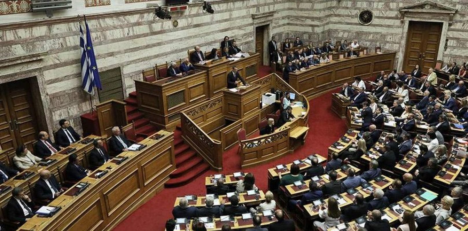 Βουλή: Παράταση μέτρων για την πανδημία και Fuel Pass 2 – Ψηφίστηκαν οι τροπολογίες
