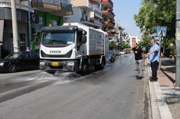Βγήκαν στους δρόμους οι υδροφόρες του δήμου Νεάπολης-Συκεών
