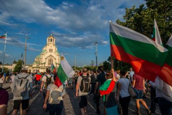 Διπλάσιοι Βούλγαροι προτιμούν το ΝΑΤΟ και την ΕΕ από τη Συμμαχία με τη Ρωσία σε ένα πιθανό σενάριο Ψυχρού Πολέμου