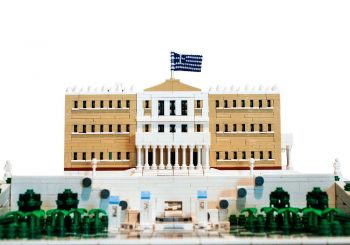 Έφτιαξε με περίπου 5000 lego το κτίριο της Βουλής των Ελλήνων!