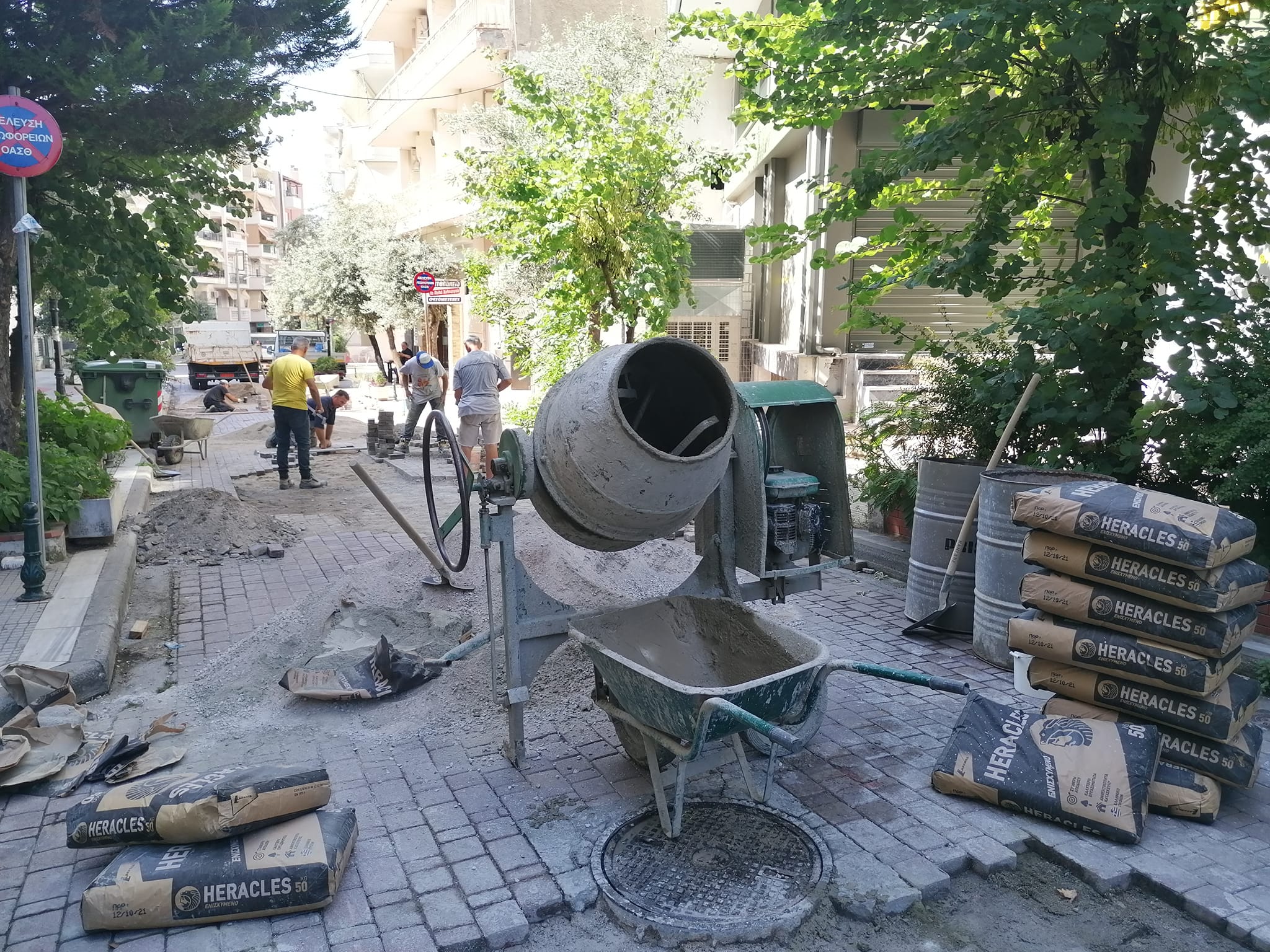 Εύοσμος: Άρχισαν οι εργασίες για την οδική αποκατάσταση της 28ης Οκτωβρίου