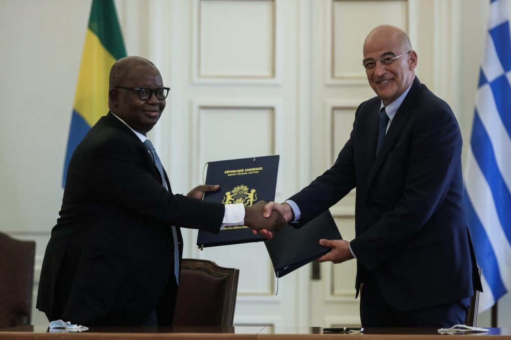 Συνάντηση Ν. Δένδια με τον ΥΠΕΞ της Γκαμπόν – Το Διεθνές Δίκαιο της Θάλασσας μόνη οδός για την επίλυση των διαφορών