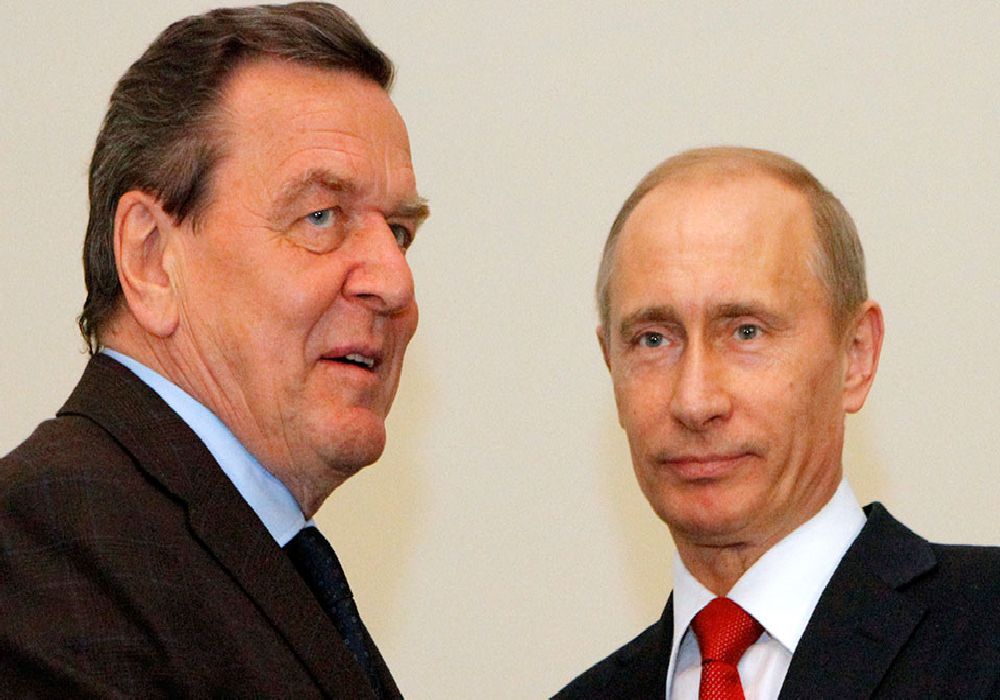 Ο Σρέντερ θα συνεχίσει να μιλάει με τον Πούτιν