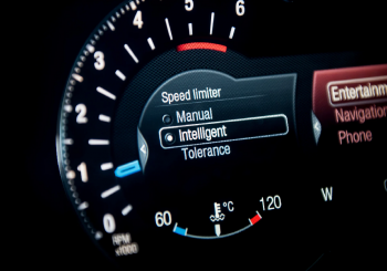 Από τις 6 Ιουλίου υποχρεωτικό το σύστημα αναγνώρισης ορίου ταχύτητας στα καινούργια αυτοκίνητα