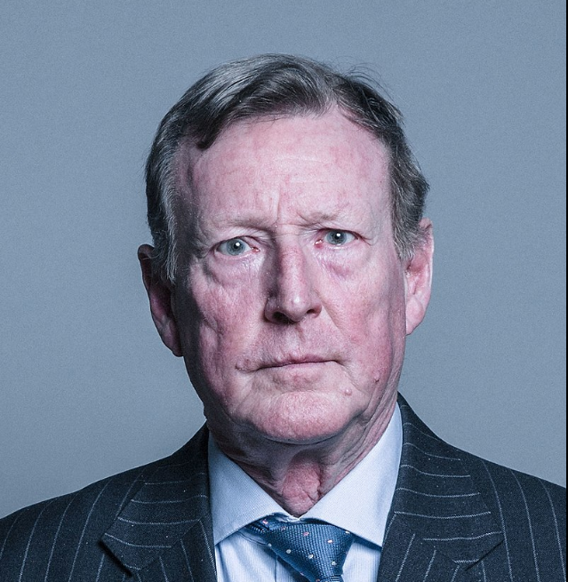 Βρετανία: Απεβίωσε ο Ντέιβιντ Τριμπλ σε ηλικία 77 ετών