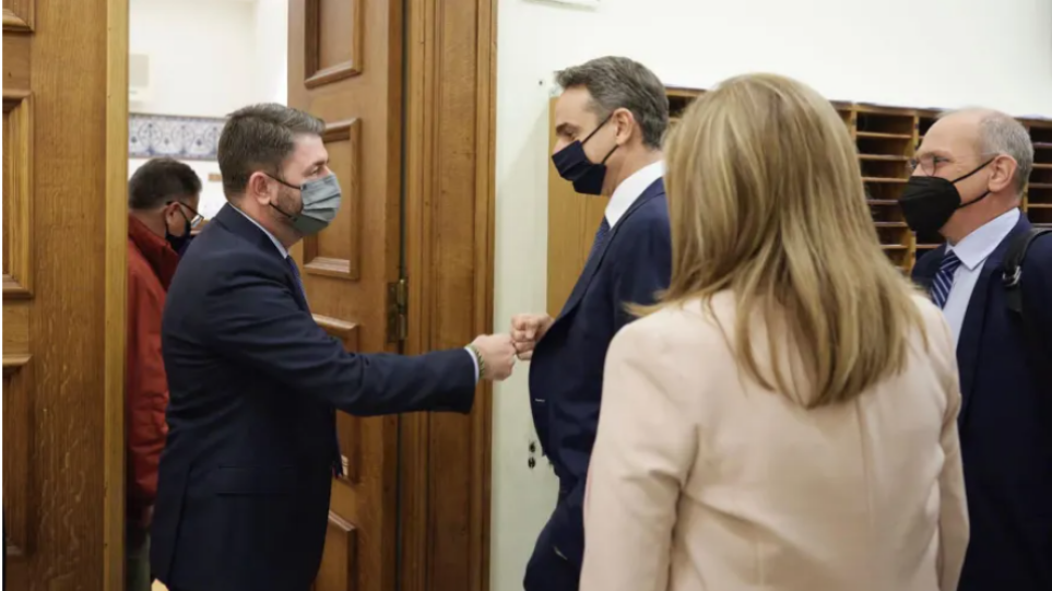 Μαλλιά κουβάρια έγιναν ΝΔ και ΠΑΣΟΚ