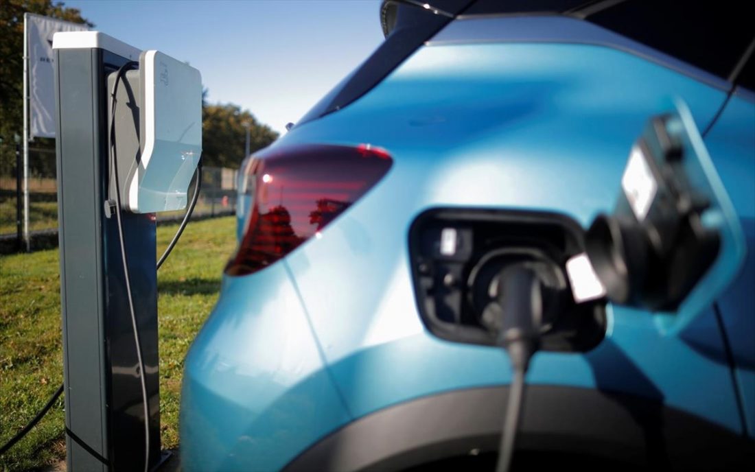 Οι Έλληνες προσανατολίζονται στην αγορά ηλεκτρικού οχήματος