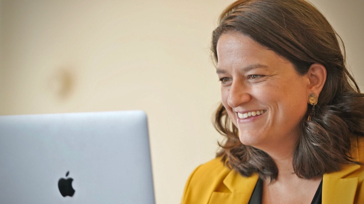 Πάρτι-έκπληξη στη Ν. Kεραμέως με δύο τούρτες