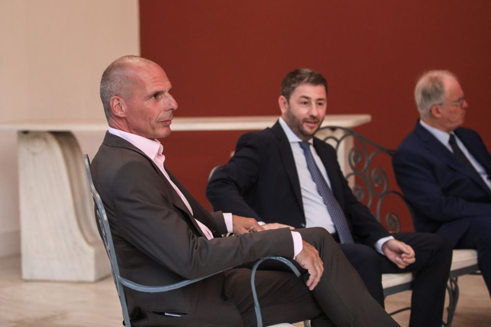 Απομονωμένος ο Γ. Βαρουφάκης