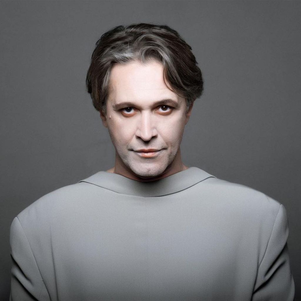 Αιμίλιος Χειλάκης στην «Κ»: Οι συνεργασίες είναι ο παράδεισος ή η κόλαση μας