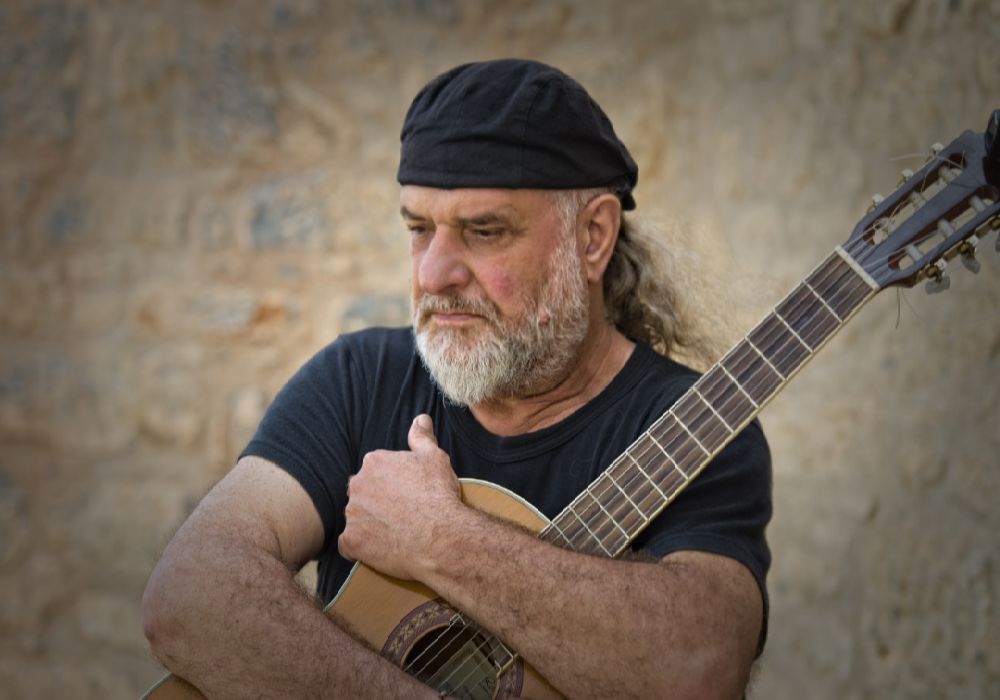 «Τραγούδια με θέα» με τον Σάκη Κοντονικόλα στην ταράτσα Στρατηγού Καλλάρη 5!