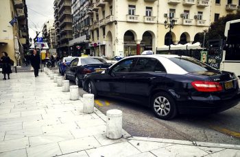 Θεσσαλονίκη: 58χρονος οδηγός ξεκίνησε το ταξί του πριν κατέβει 80χρονη και την εγκατέλειψε τραυματία