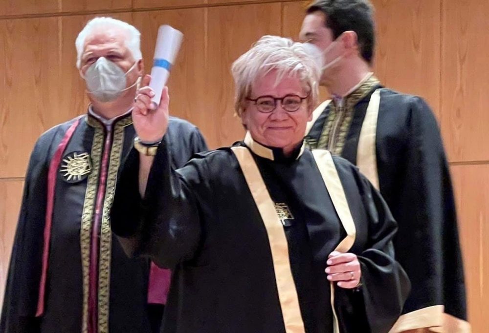 Υπερηφάνεια για το μεταπτυχιακό της Βίκυς Νάκου