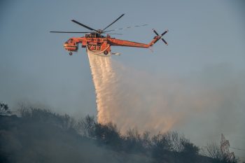 Πυρκαγιά σε χαμηλή βλάστηση στον Κορυδαλλό