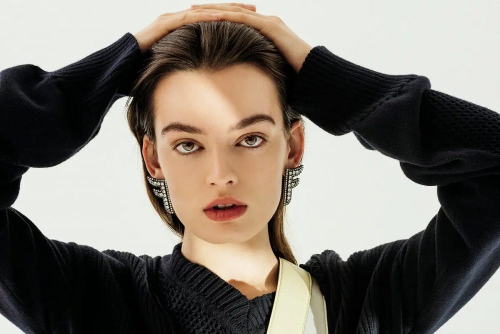 Η Έμμα Μάκεϊ ως Έμιλι Μπροντέ