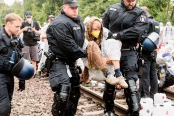 Γερμανία: Συγκρούσεις διαδηλωτών – αστυνομίας σε κινητοποίηση για το κλίμα