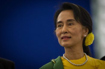 Μιανμάρ: Καταδικάστηκε σε φυλάκιση για δαφθορά η πρώην ηγέτιδα της χώρας