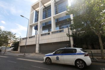 Εφετείο Αθηνών: Πρώην παίκτης ριάλιτι ο άνδρας που «μπούκαρε» με αυτοκίνητο στο πάρκινγκ – Βρέθηκαν βαλίτσες με 1,5 εκατ. ευρώ