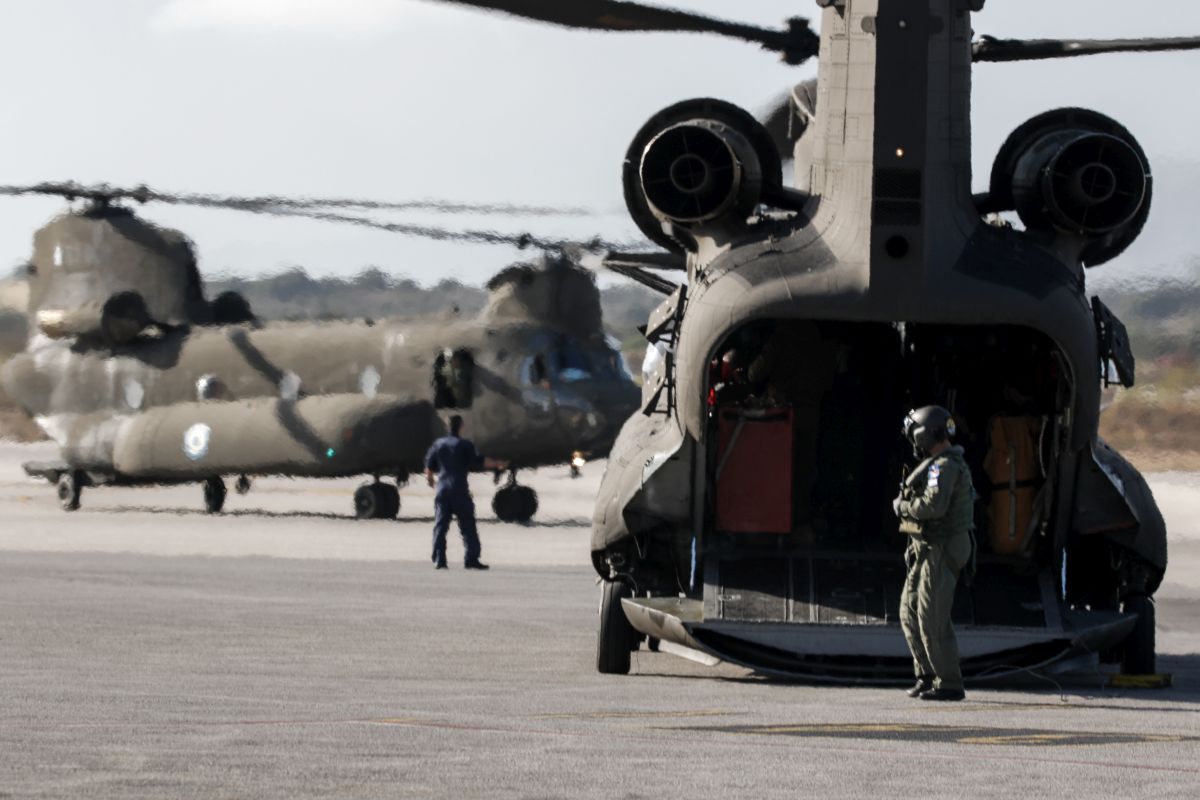 Ελικόπτερα: Ολικό lifting σε Chinook και Apache