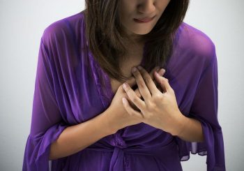 Έρευνα: Αυξημένος ο κίνδυνος καρδιολογικών στις γυναίκες με πρόωρη εμμηνόπαυση