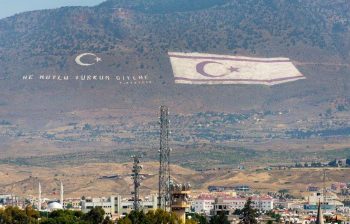 Επιχείρηση παραχάραξης της ιστορίας: «Νόμιμη η εισβολή στην Κύπρο»