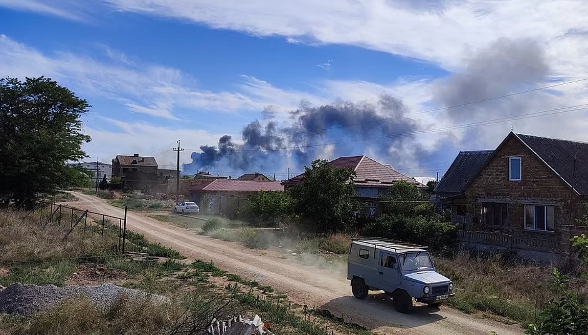Κριμαία: Ισχυρές εκρήξεις κοντά σε ρωσική αεροπορική βάση – Ένας νεκρός (Video)