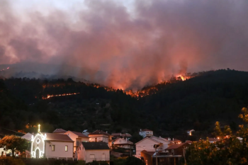 Πορτογαλία: Αναζωπυρώθηκε η πυρκαγιά στον εθνικό δρυμό της Σέρα ντα Εστρέλα